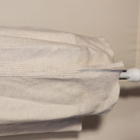 CLEARANCE SALE! Women's Relativity Sweater - Sz. L - Picture 3 of 4